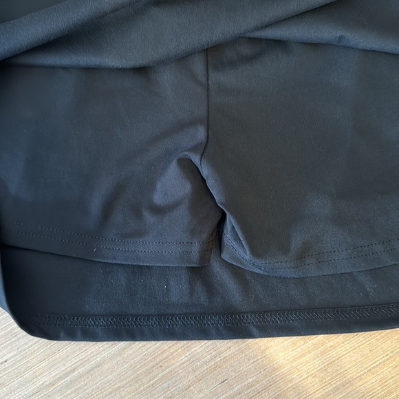 Women’s black skort elastic waist looks like a skirt has shorts underneath - Picture 2 of 5